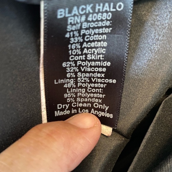 BLACK HALO Blue Black
Brocade Peplum Wiggle Dress
Women's Size 6 - Picture 9 of 9